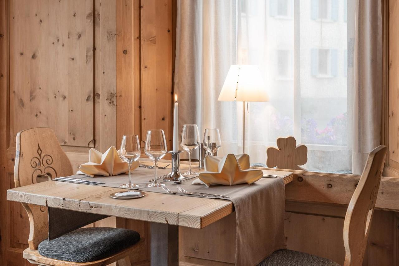 Hotel Crusch Alba 체르네츠 외부 사진