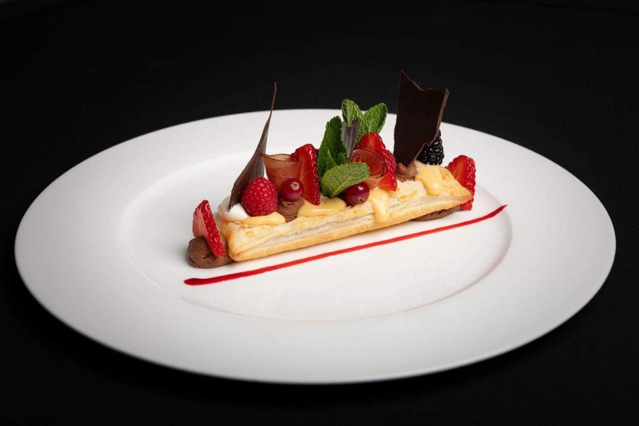 Hotel Crusch Alba 체르네츠 외부 사진