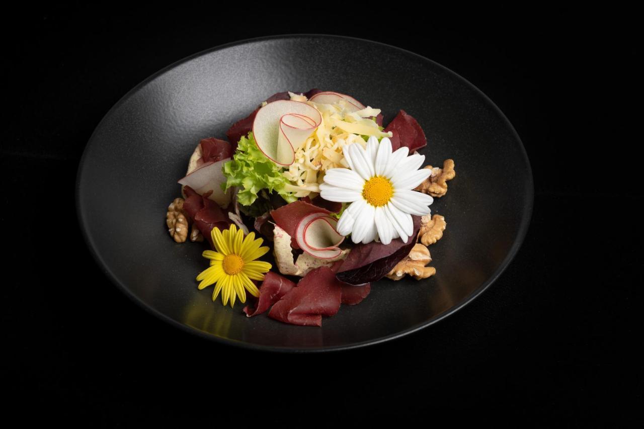 Hotel Crusch Alba 체르네츠 외부 사진