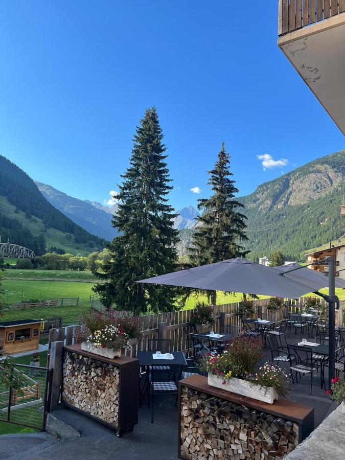 Hotel Crusch Alba 체르네츠 외부 사진