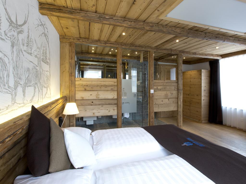 Hotel Crusch Alba 체르네츠 외부 사진