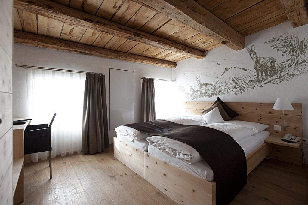 Hotel Crusch Alba 체르네츠 외부 사진