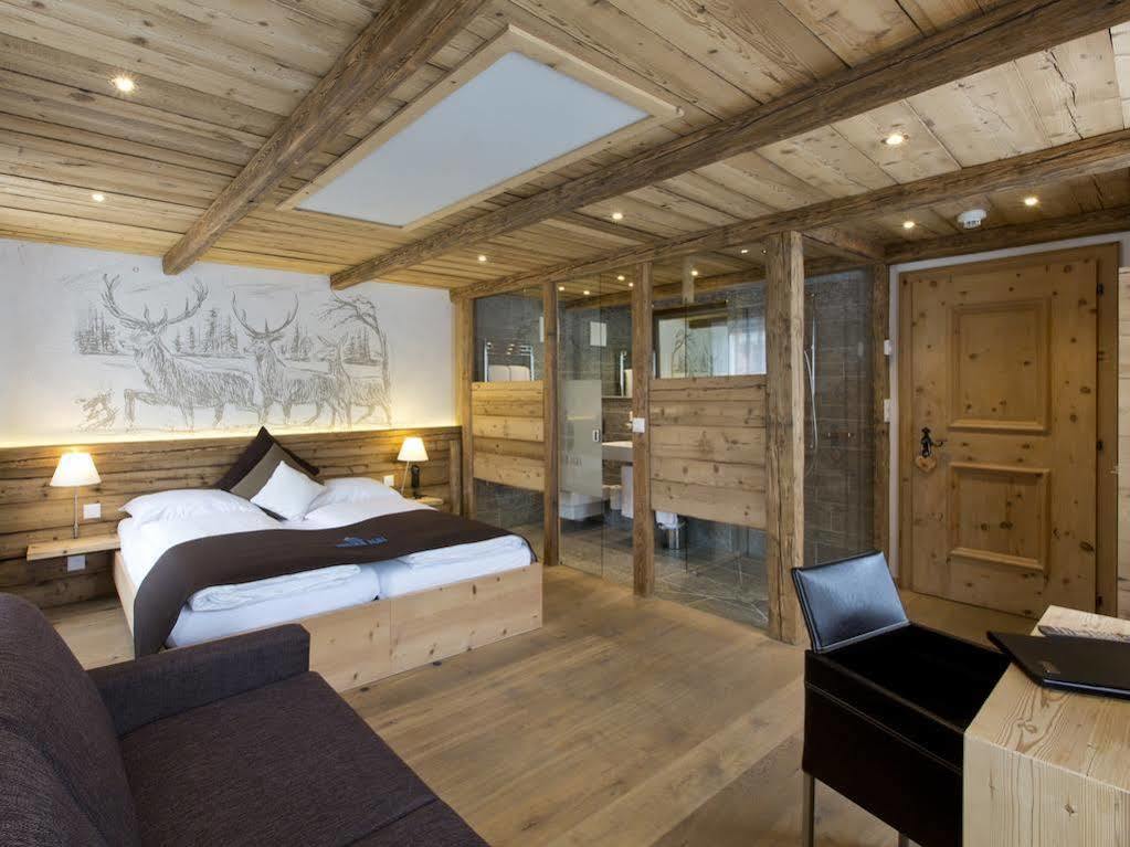 Hotel Crusch Alba 체르네츠 외부 사진