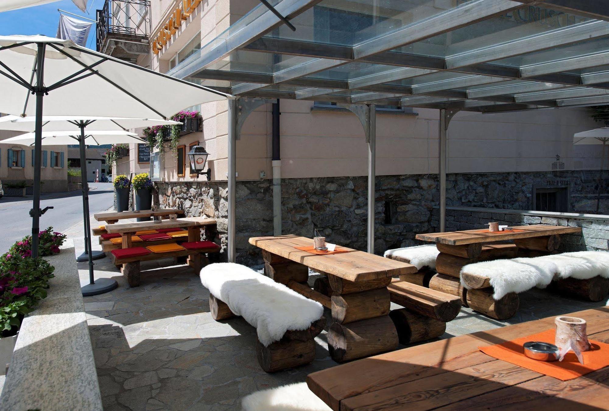Hotel Crusch Alba 체르네츠 외부 사진